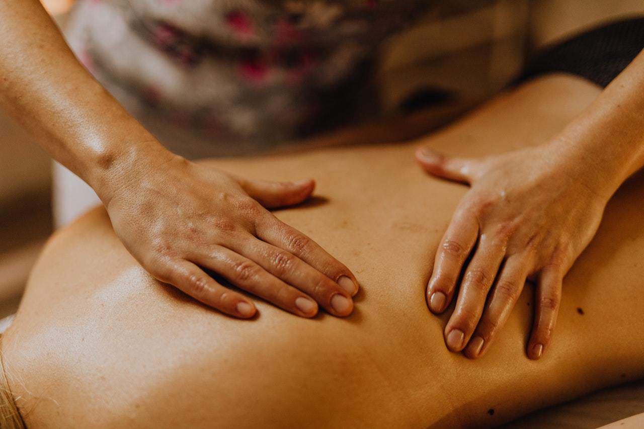 L'usage du massage utilisé comme médicament a ensuite été utilisé par l'Empire romain.